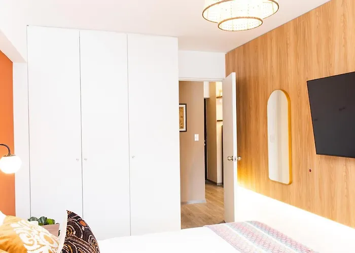5 Stars Stylish Andean - *